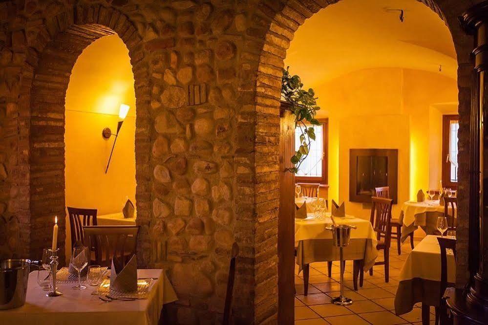 Hotel Alla Corte Dei Bicchi Cavriana ภายนอก รูปภาพ