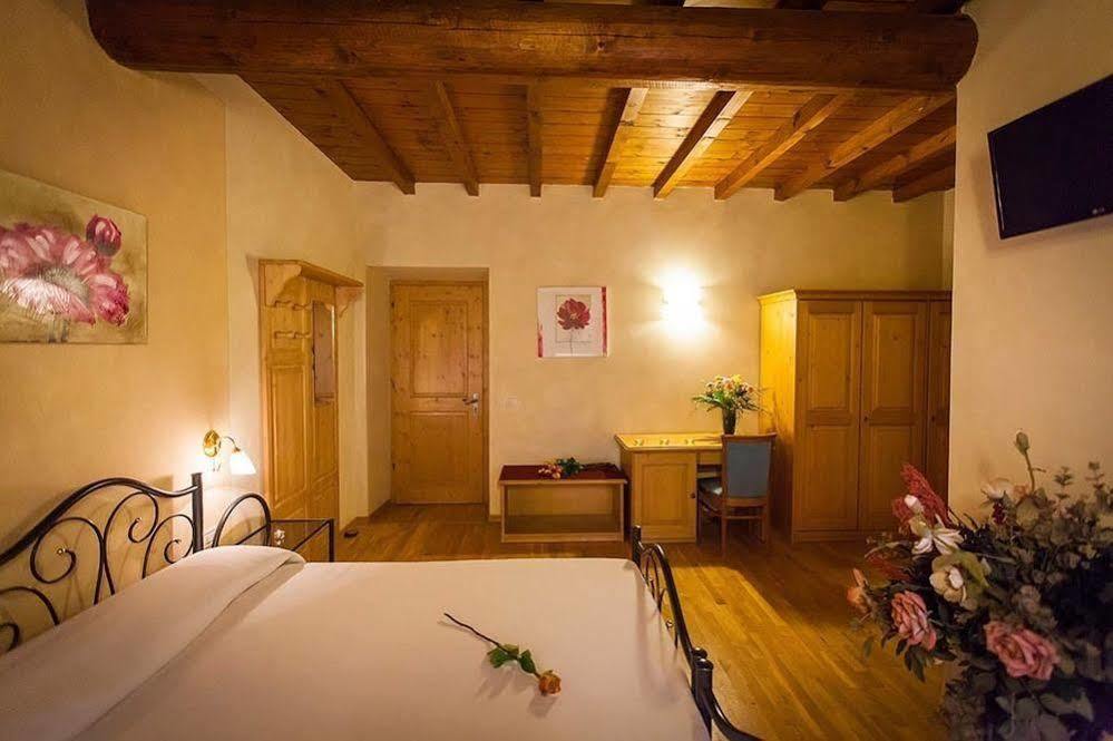 Hotel Alla Corte Dei Bicchi Cavriana ภายนอก รูปภาพ