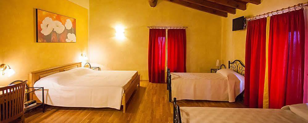 Hotel Alla Corte Dei Bicchi Cavriana ภายนอก รูปภาพ