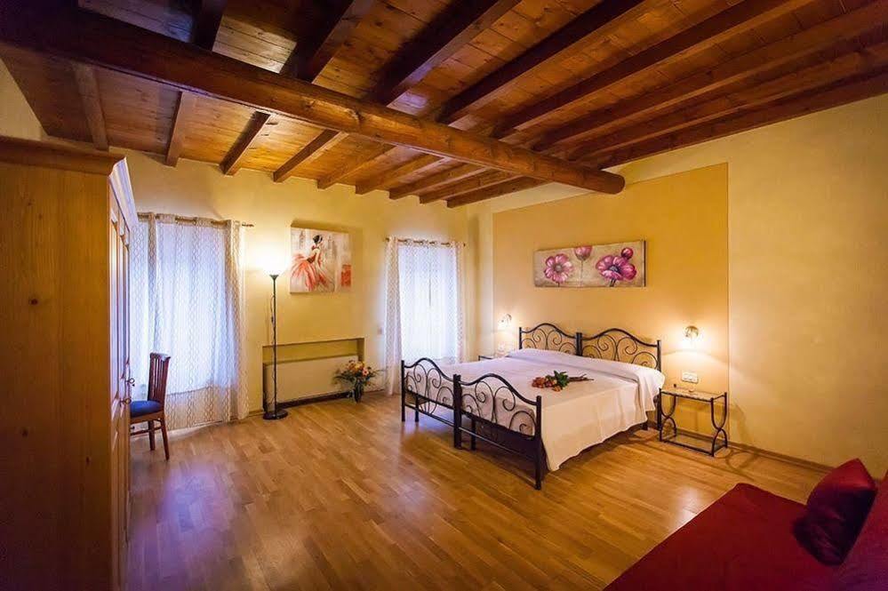 Hotel Alla Corte Dei Bicchi Cavriana ภายนอก รูปภาพ